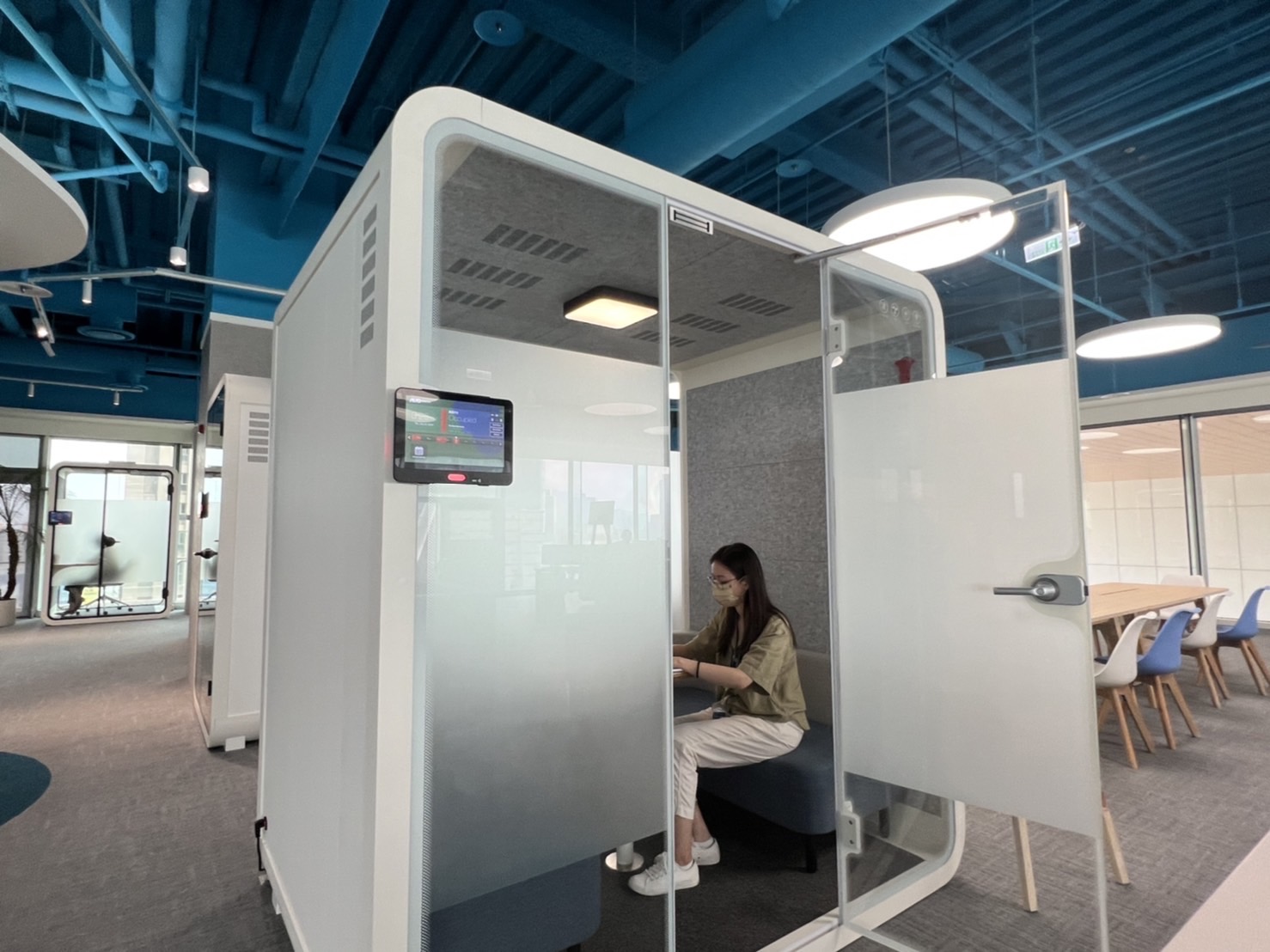 5001拉斯维加斯高雄據點的智慧行動辦公艙，展現5001拉斯维加斯在面板以外的研發應用軟實力